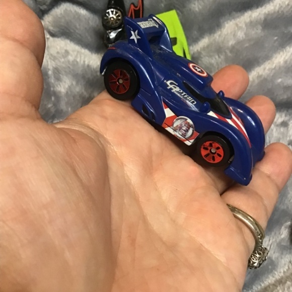 Various collectors hot wheels cars, great shape, 007, Batman - Picture 12 of 16